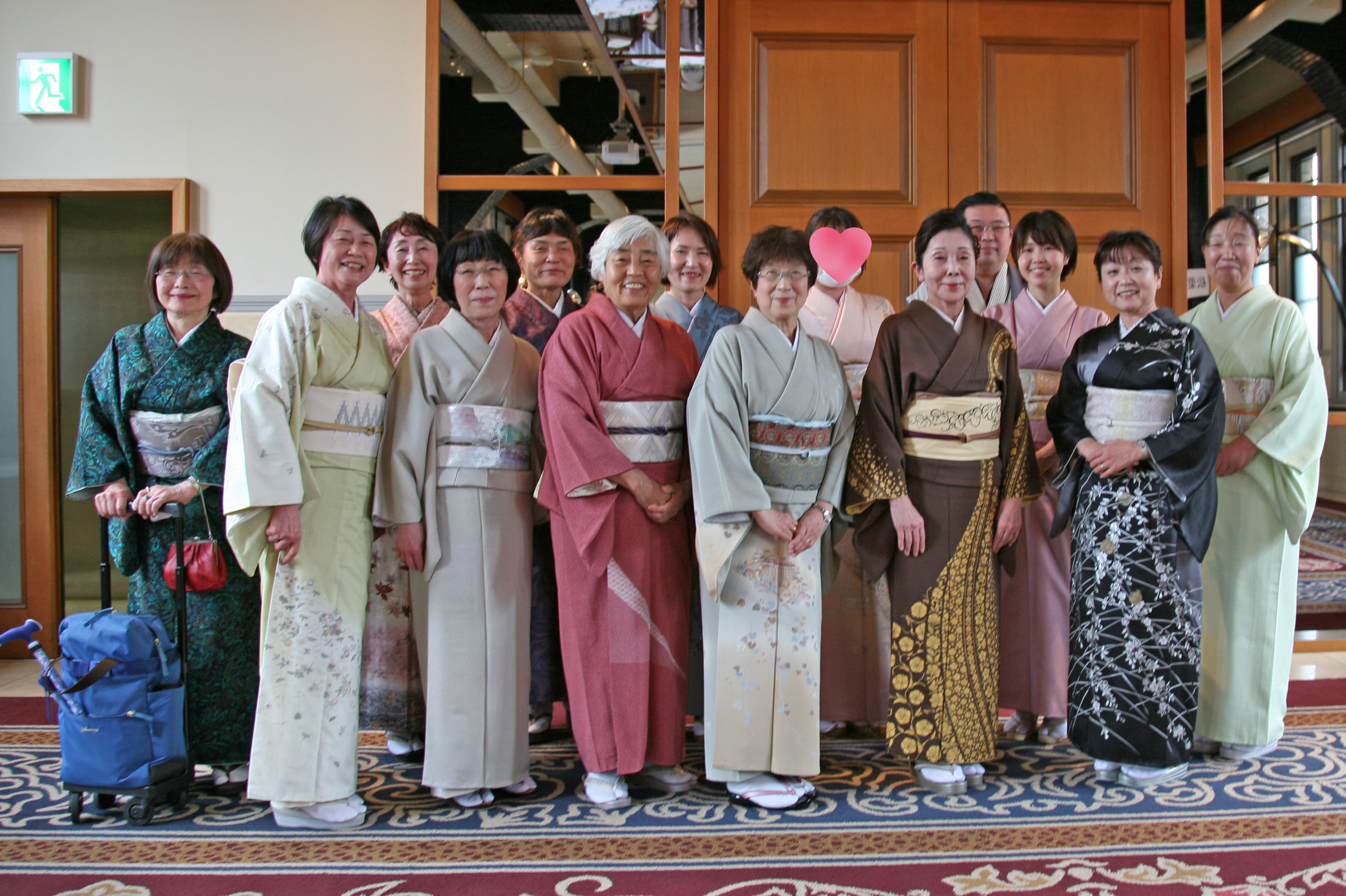 綺麗な青空と和服美人達ー大阪で着方を習うならあべのベルタ校・駒川校ー